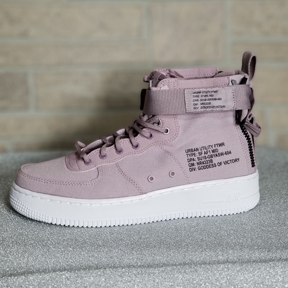 Nike Shoes - Nike Air Force 1 Mid
